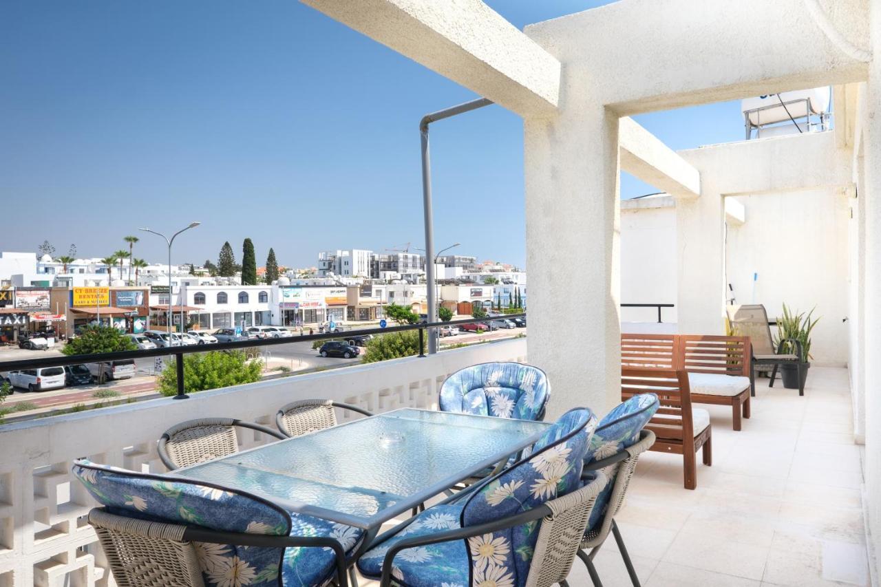 Seaview 3 Bedroom Kings Road Penthouse Пафос Екстер'єр фото