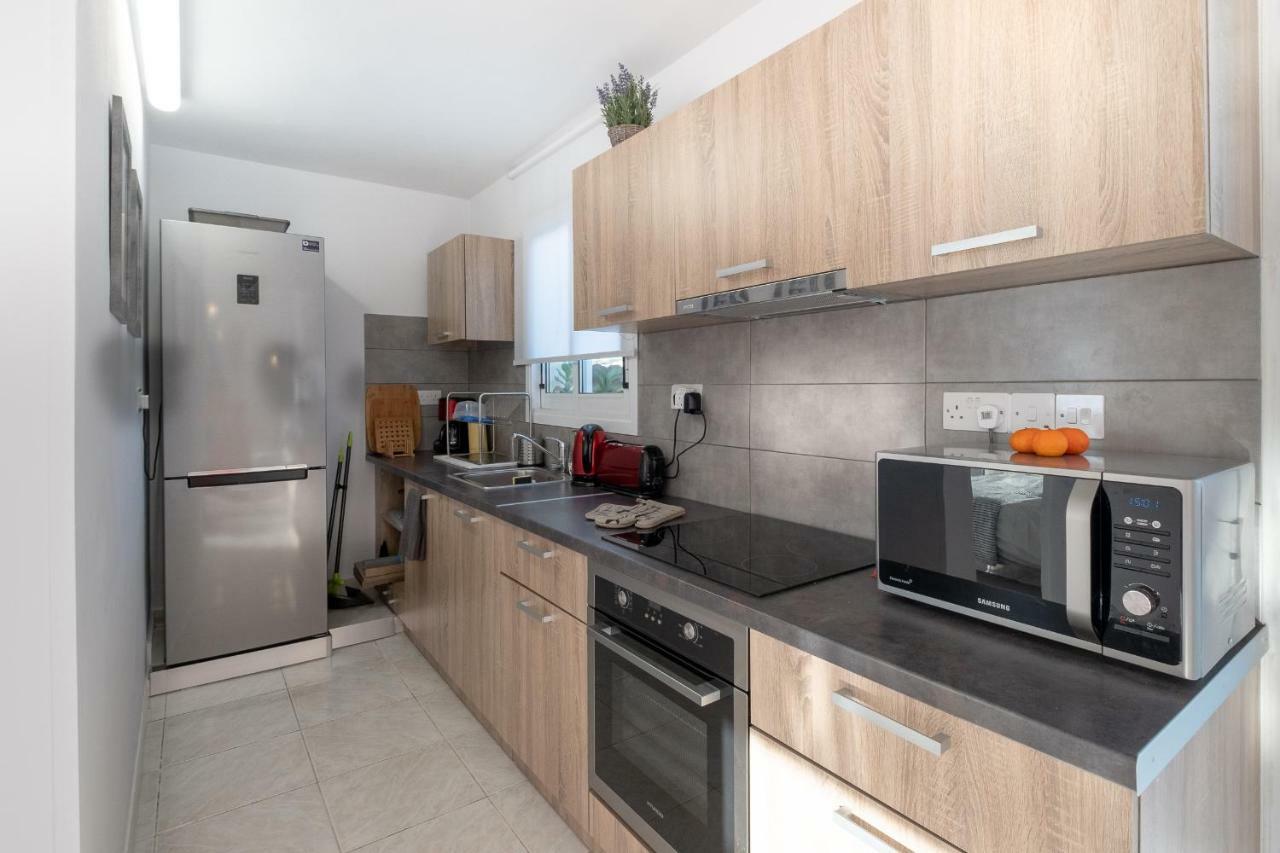 Seaview 3 Bedroom Kings Road Penthouse Пафос Екстер'єр фото